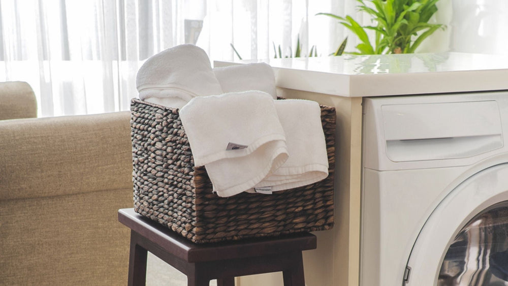 How to Decorate a Bathroom Using an Old Laundry Basket: Creative Ideas