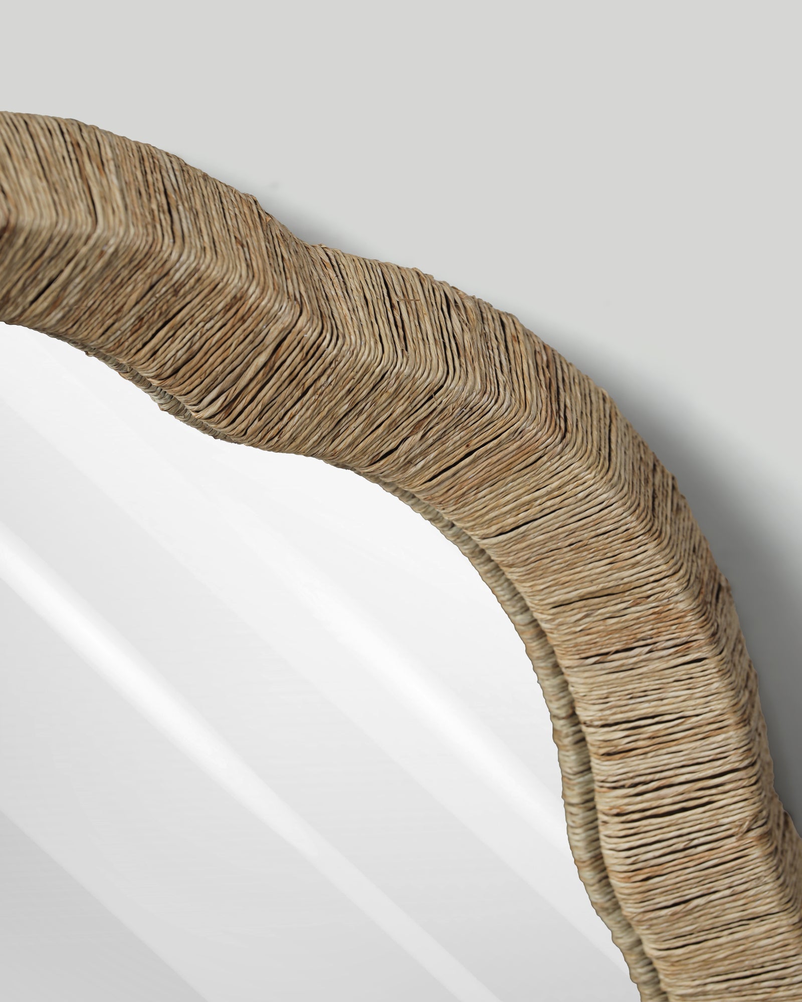Bud-edge Jute Round Mirror