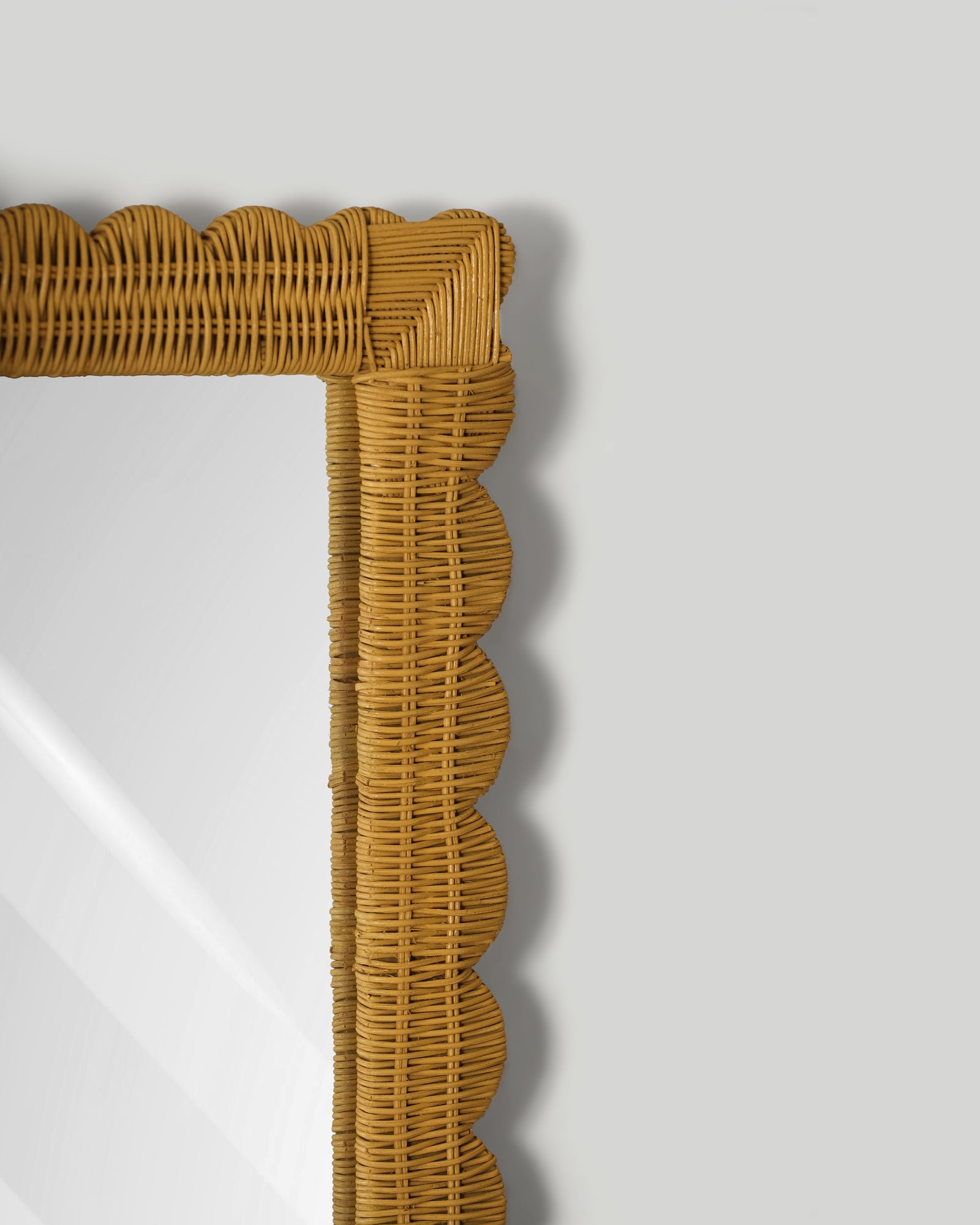 Scallop-edge Rattan Rectangle Mirror