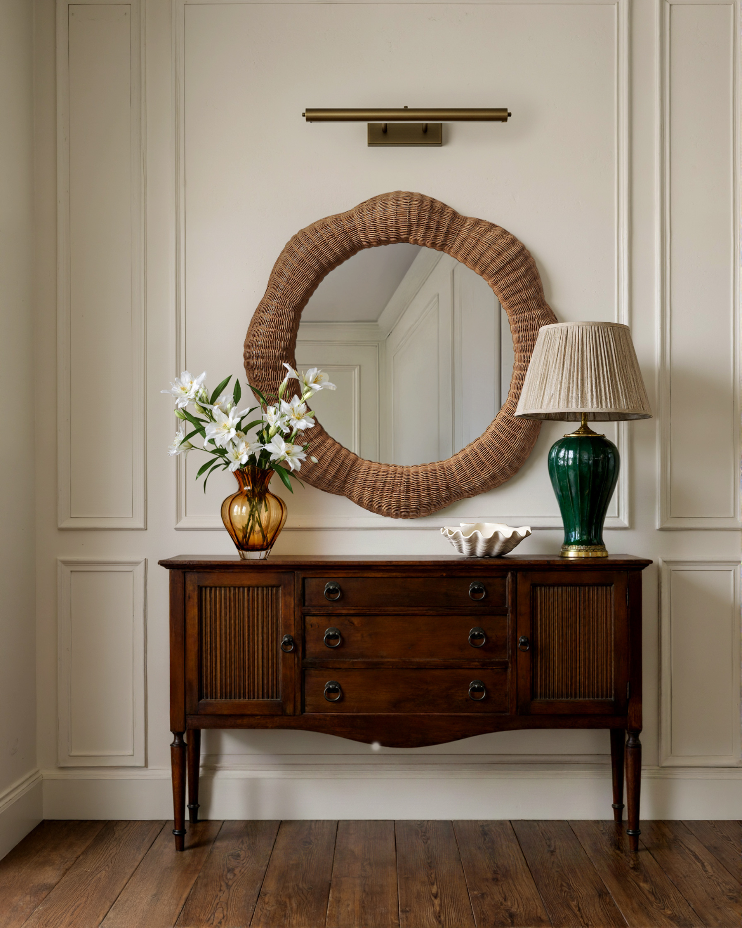 Soft-scallop Round Mirror