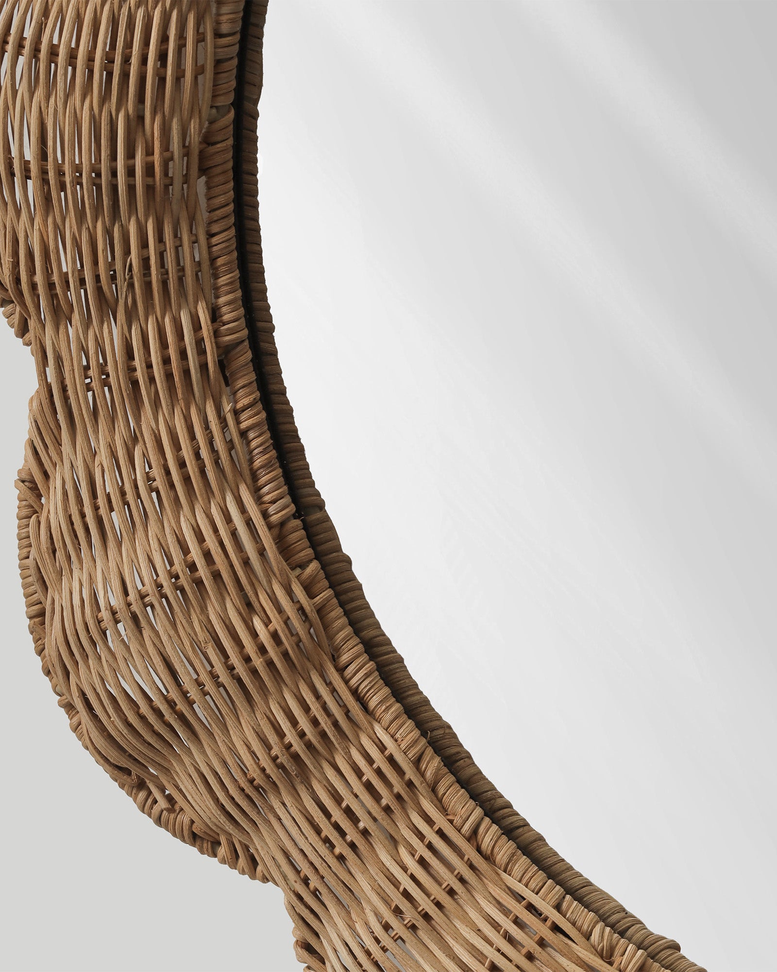 Bud-edge Round Mirror