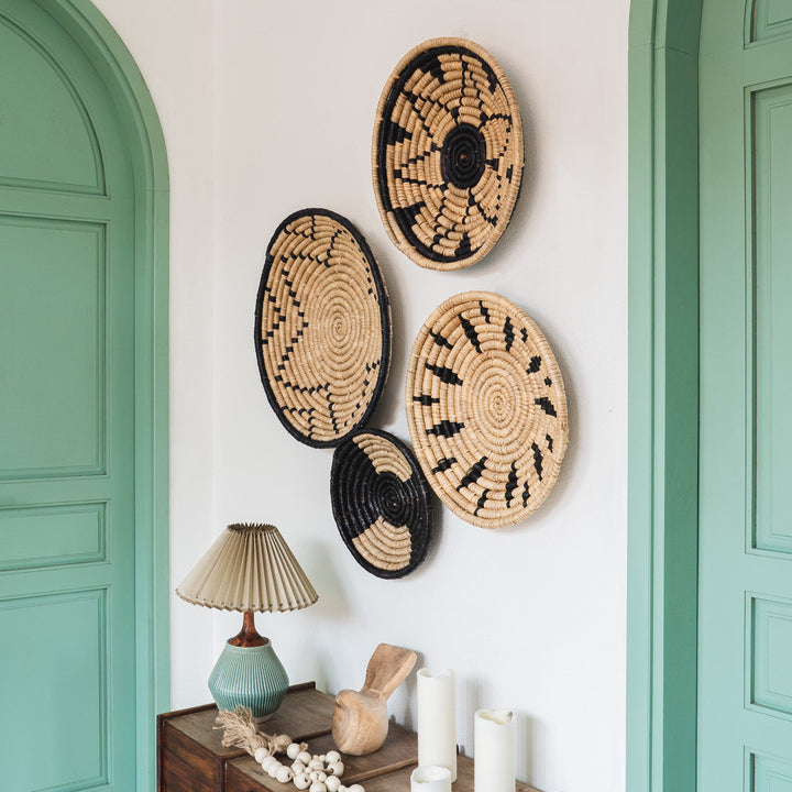 Geometric-seagrass-set-of-4-wall-basket-decor-arranged-in-a-staircase-adding-a-rustic-touch